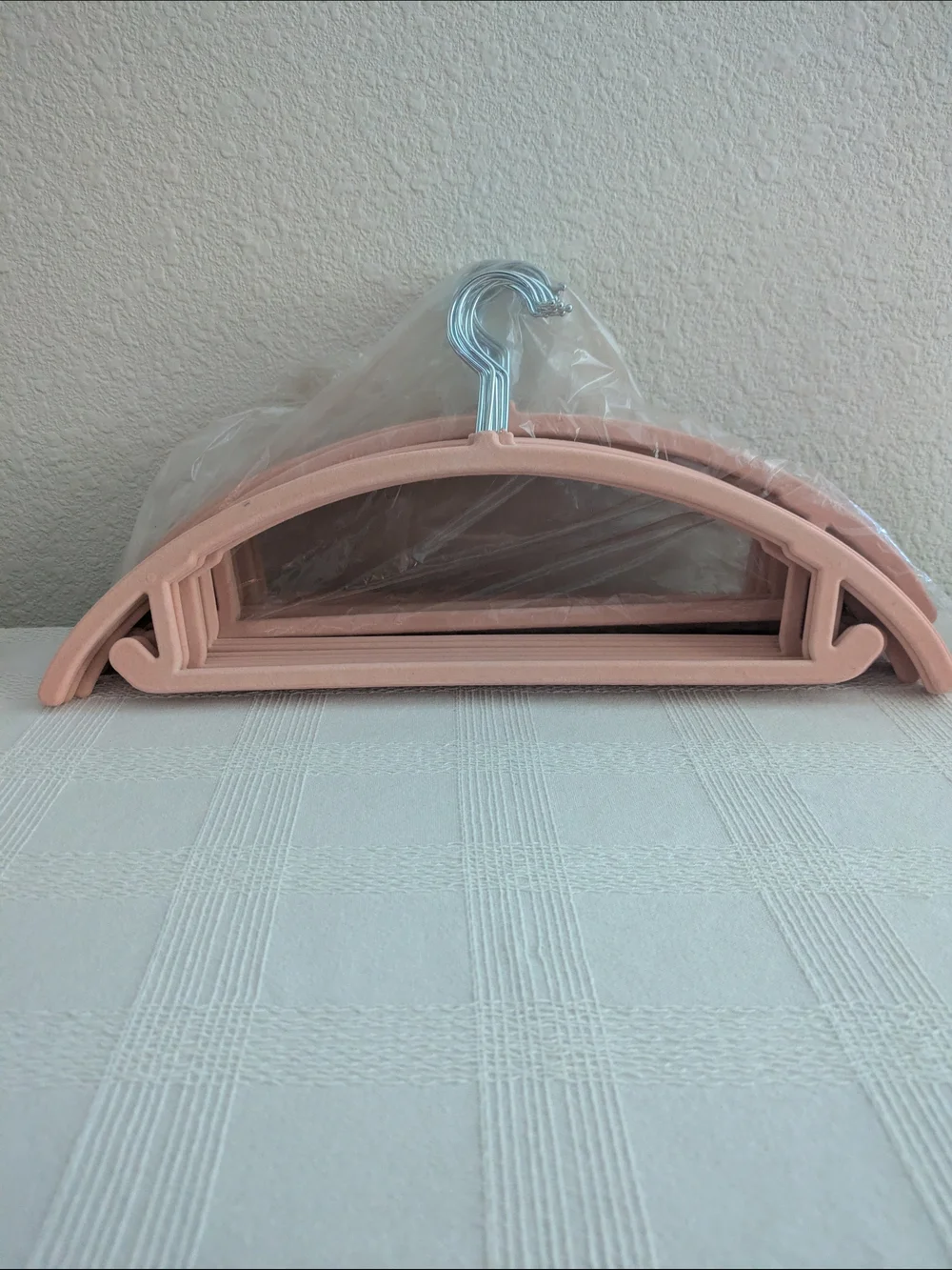 Quality Peach Velvet Slim Suit Hangers - 25 Pack - NEW NEVER USED!! Durable 🩷
